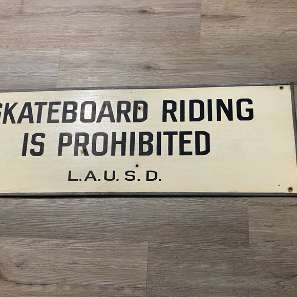 Vintage ‘Skateboard Riding is Prohibited’ Los Angeles 1970’s Metal Large Sign - Picture 5 of 11